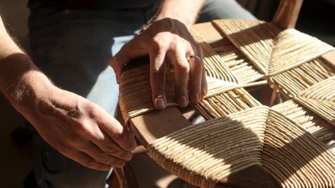 N&icirc;mes : Guillaume Delor, un des derniers rempailleurs