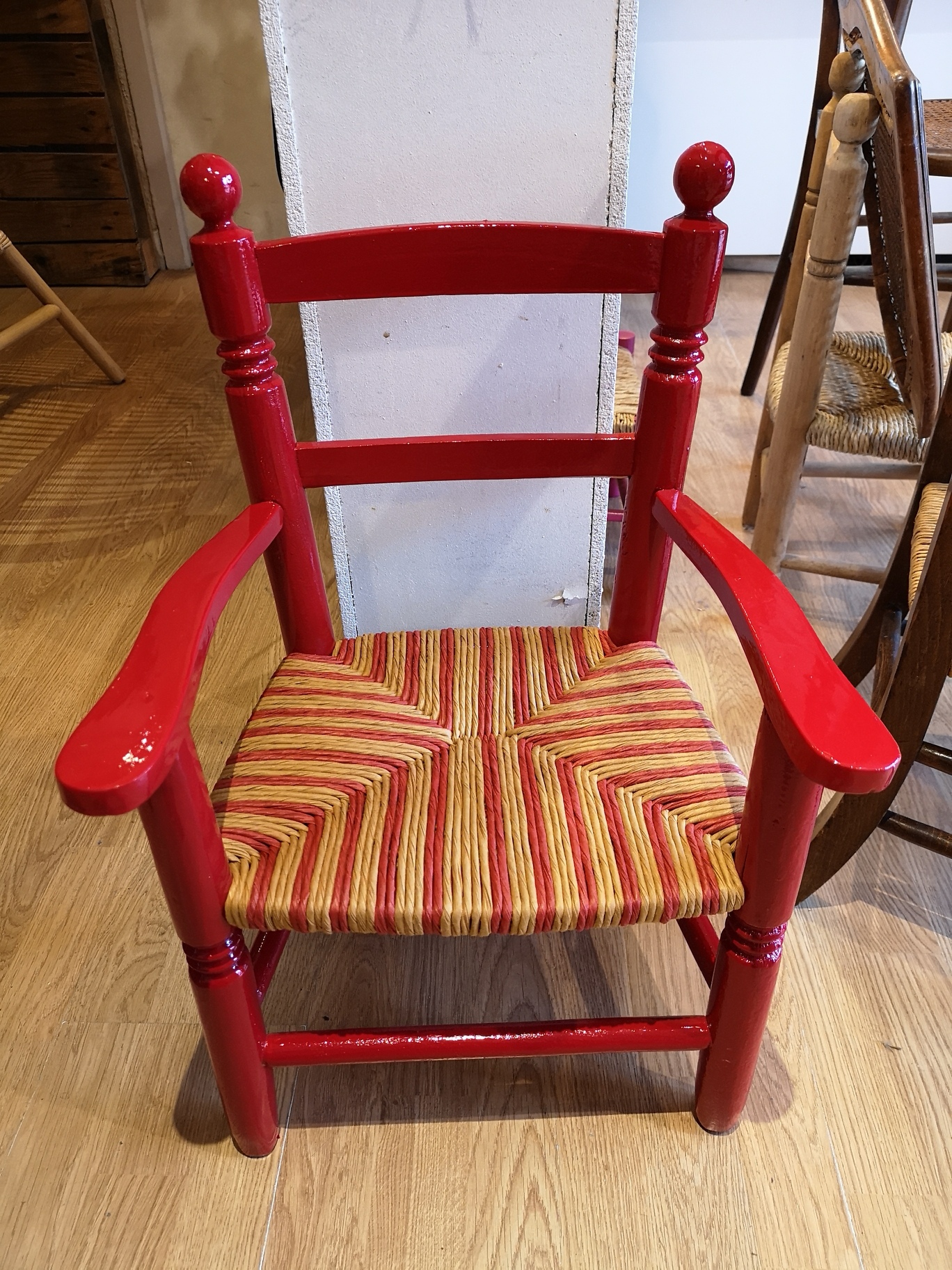 toron-fauteuil-rouge-enfant.jpg